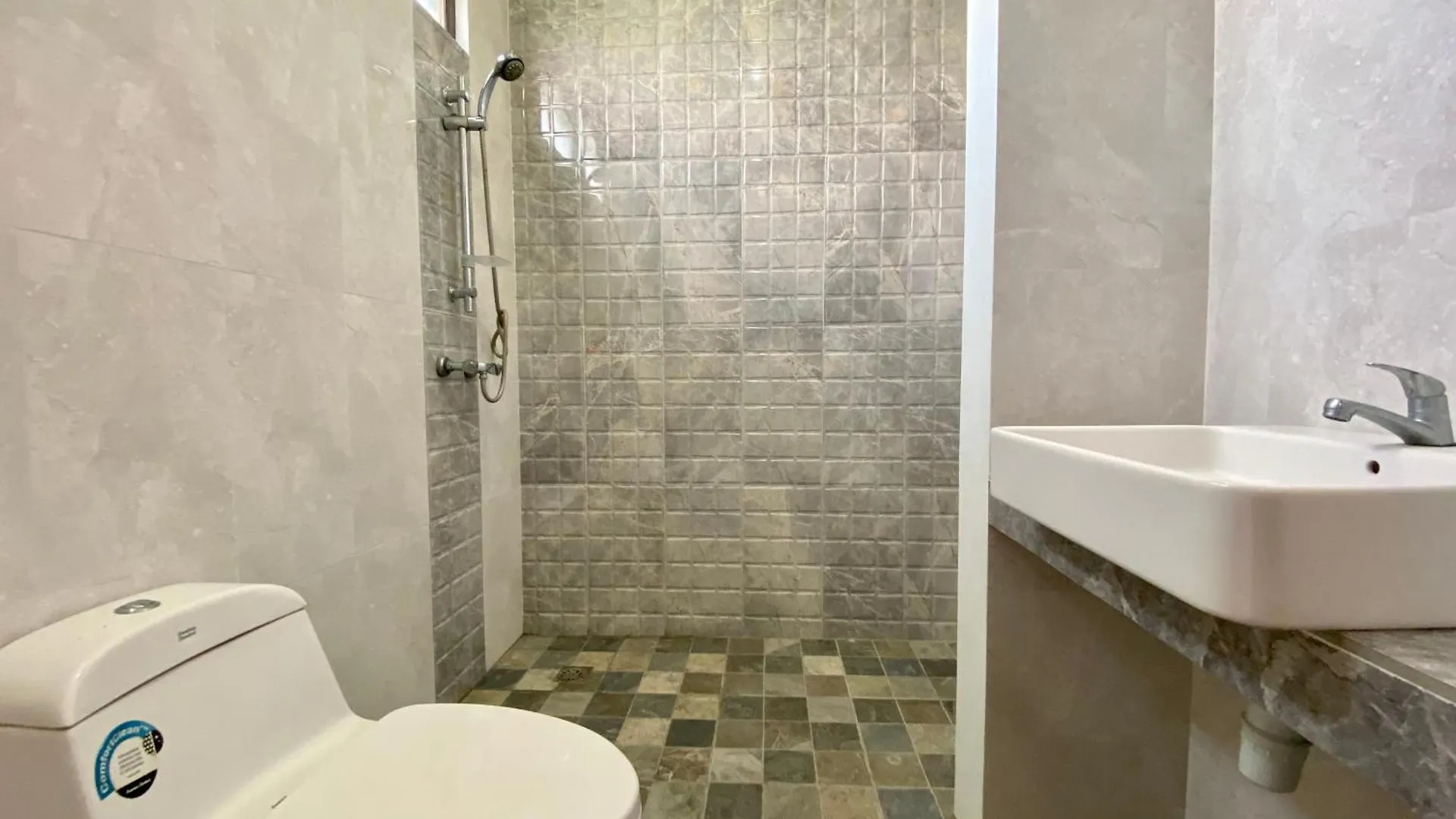 فندق سيمبانغ إن ليجيان 3*,